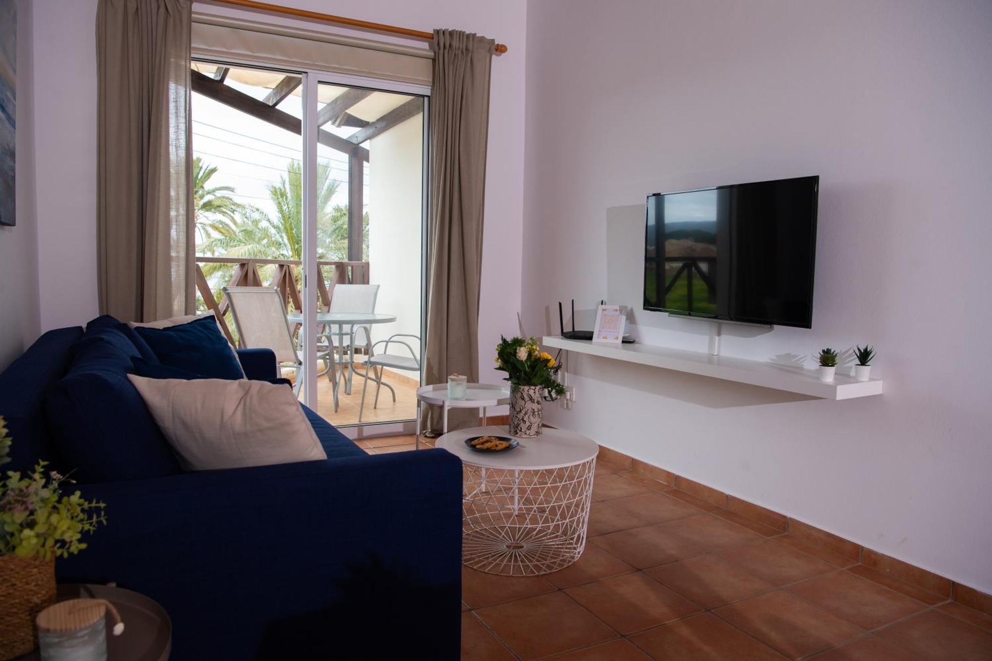 Path Latchi Beachfront Apartments Bagian luar foto