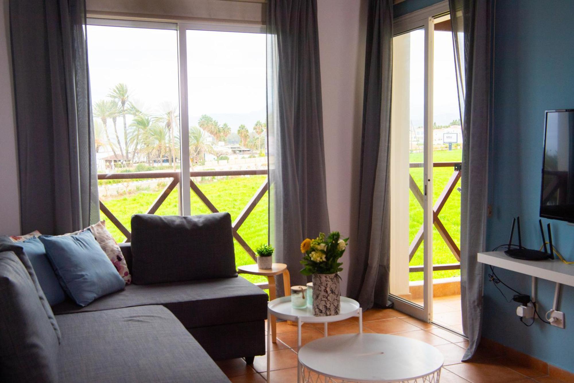 Path Latchi Beachfront Apartments Bagian luar foto
