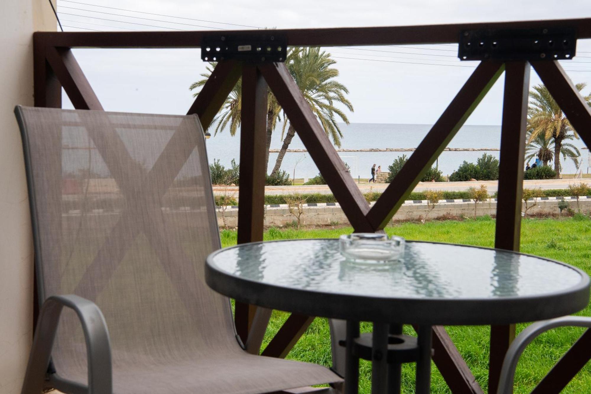 Path Latchi Beachfront Apartments Bagian luar foto