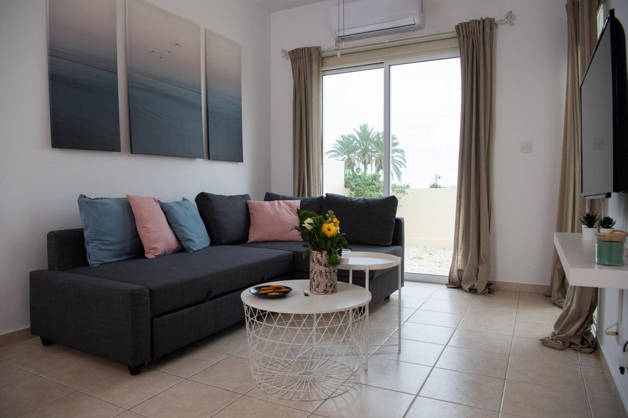 Path Latchi Beachfront Apartments Bagian luar foto