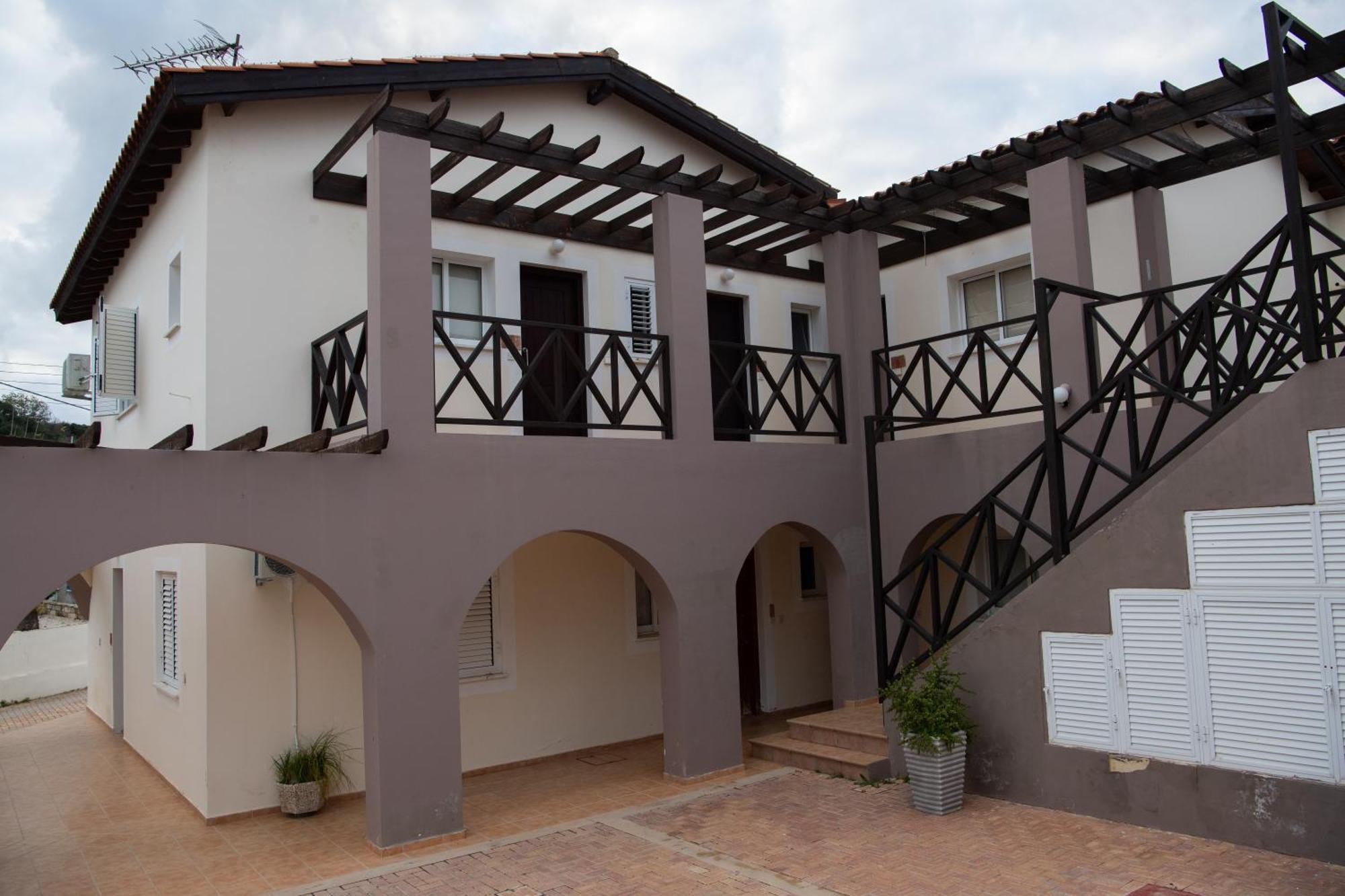 Path Latchi Beachfront Apartments Bagian luar foto