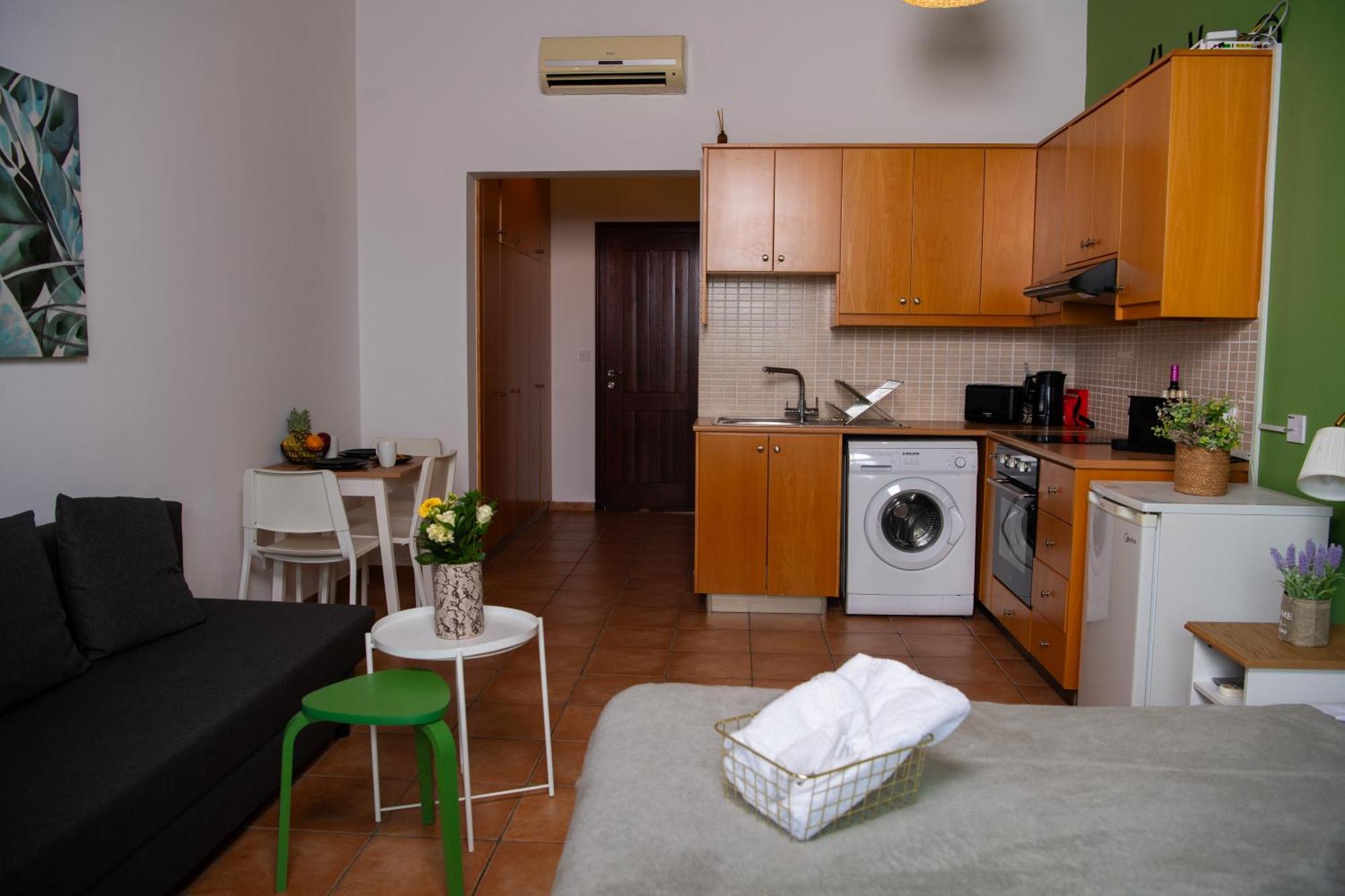 Path Latchi Beachfront Apartments Bagian luar foto