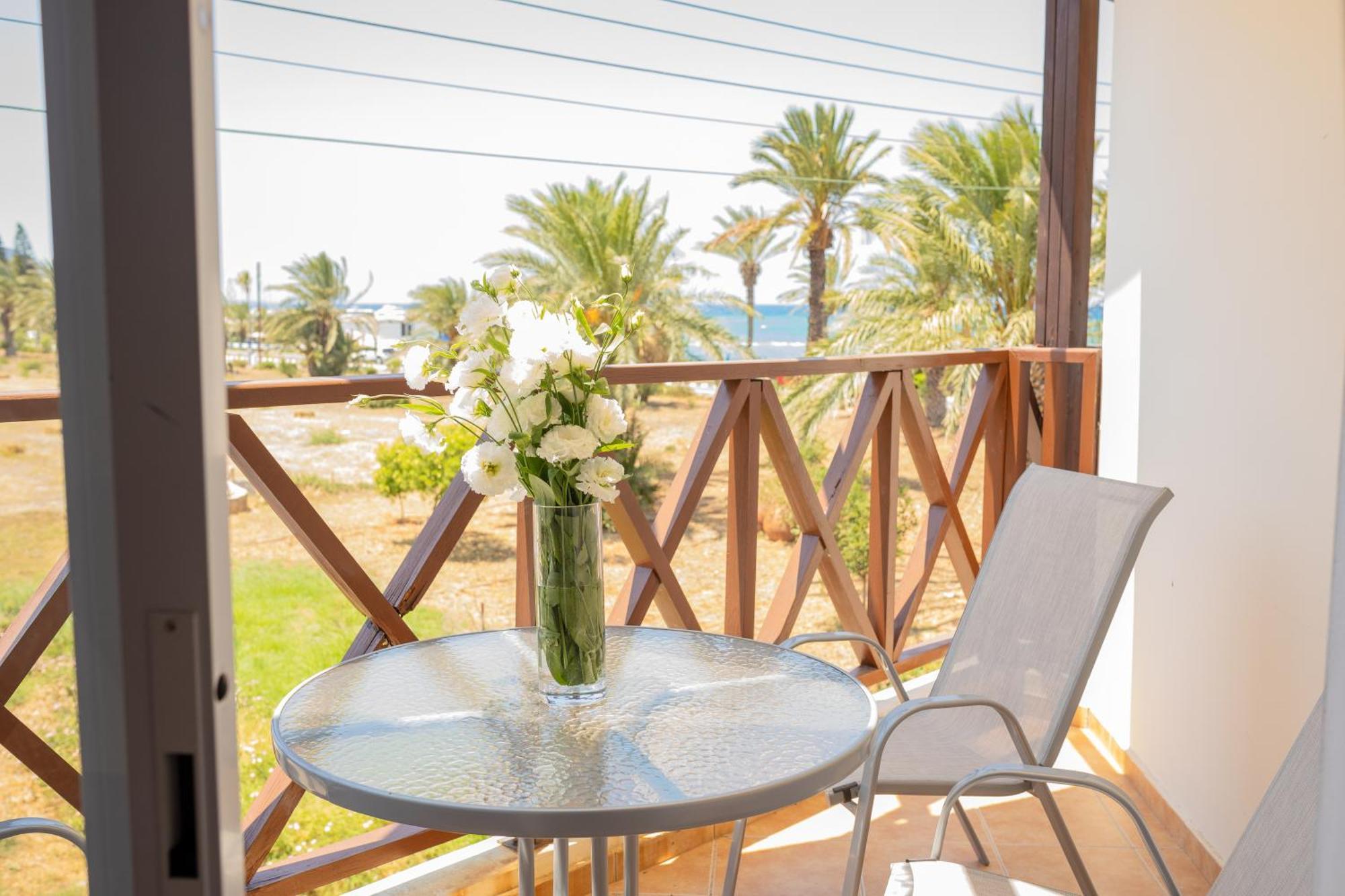 Path Latchi Beachfront Apartments Bagian luar foto