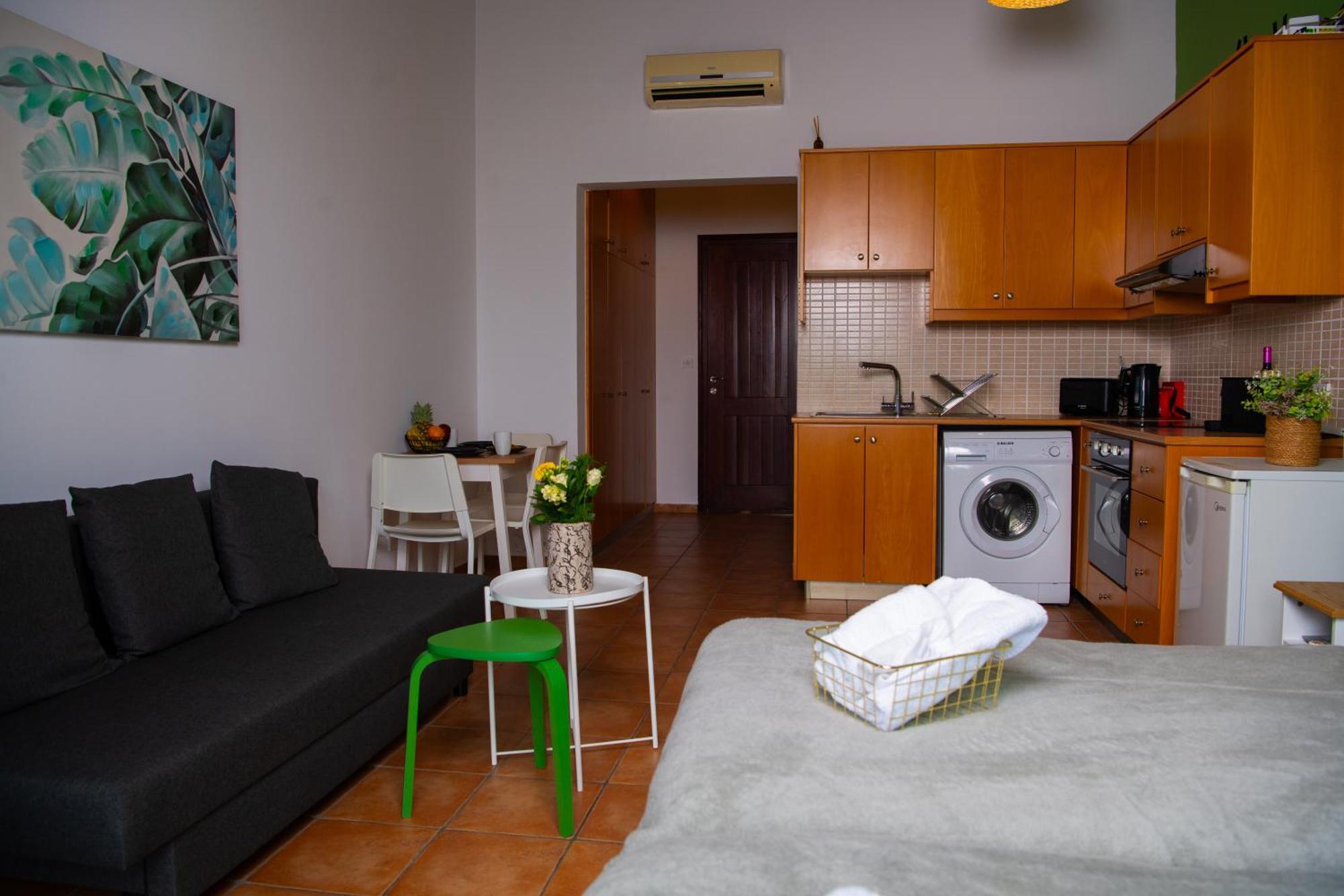 Path Latchi Beachfront Apartments Bagian luar foto