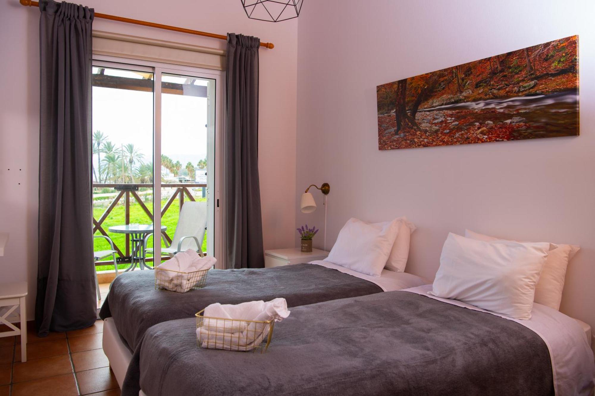 Path Latchi Beachfront Apartments Bagian luar foto